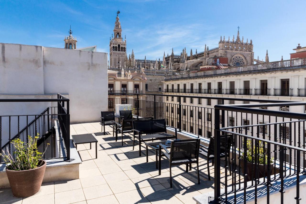 Welldone Cathedral Suites Sevilla Bagian luar foto